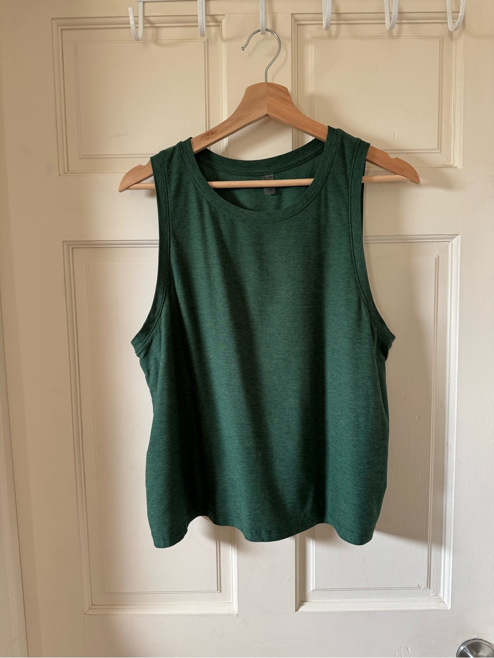 Beyond Yoga Classic Sleeveless Crewneck Tank Top in Forest Green Size L